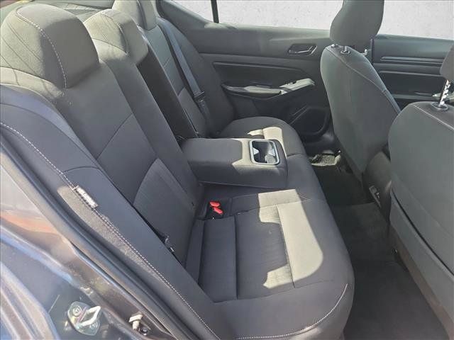 Used 2025 Nissan Altima 2.5 SV FWD image 18