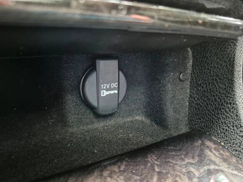Used 2013 Chrysler 300 C AWD/4WD image 33