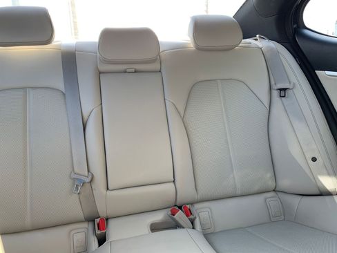 Used 2025 Genesis G70 2.5T image 37