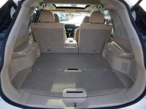 Used 2014 Nissan Rogue SV w/ SV Premium Package image 18