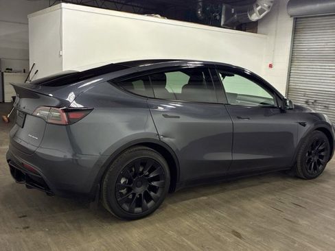 Used 2023 Tesla Model Y Long Range image 8