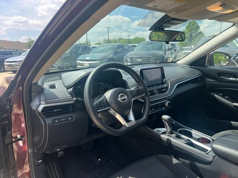 Used 2023 Nissan Altima 2.5 SV FWD image 21