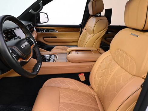 Used 2024 Jeep Grand Wagoneer Series III w/ Rear Seat Video Group 1 AWD/4WD image 13
