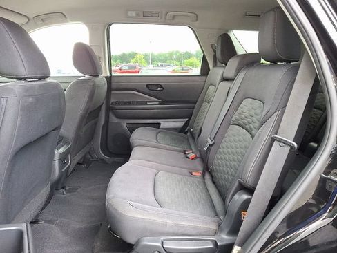 Used 2023 Nissan Pathfinder S AWD/4WD image 10