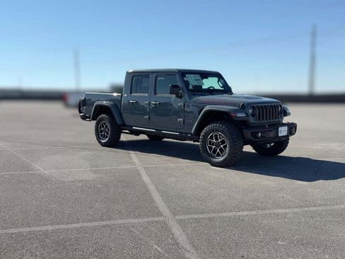 New 2025 Jeep Gladiator Rubicon image 16