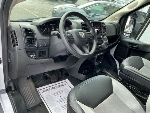 Used 2024 RAM ProMaster 2500 w/ Convenience Group FWD image 10