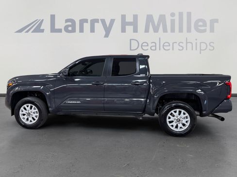 Certified 2025 Toyota Tacoma SR5 AWD/4WD image 2