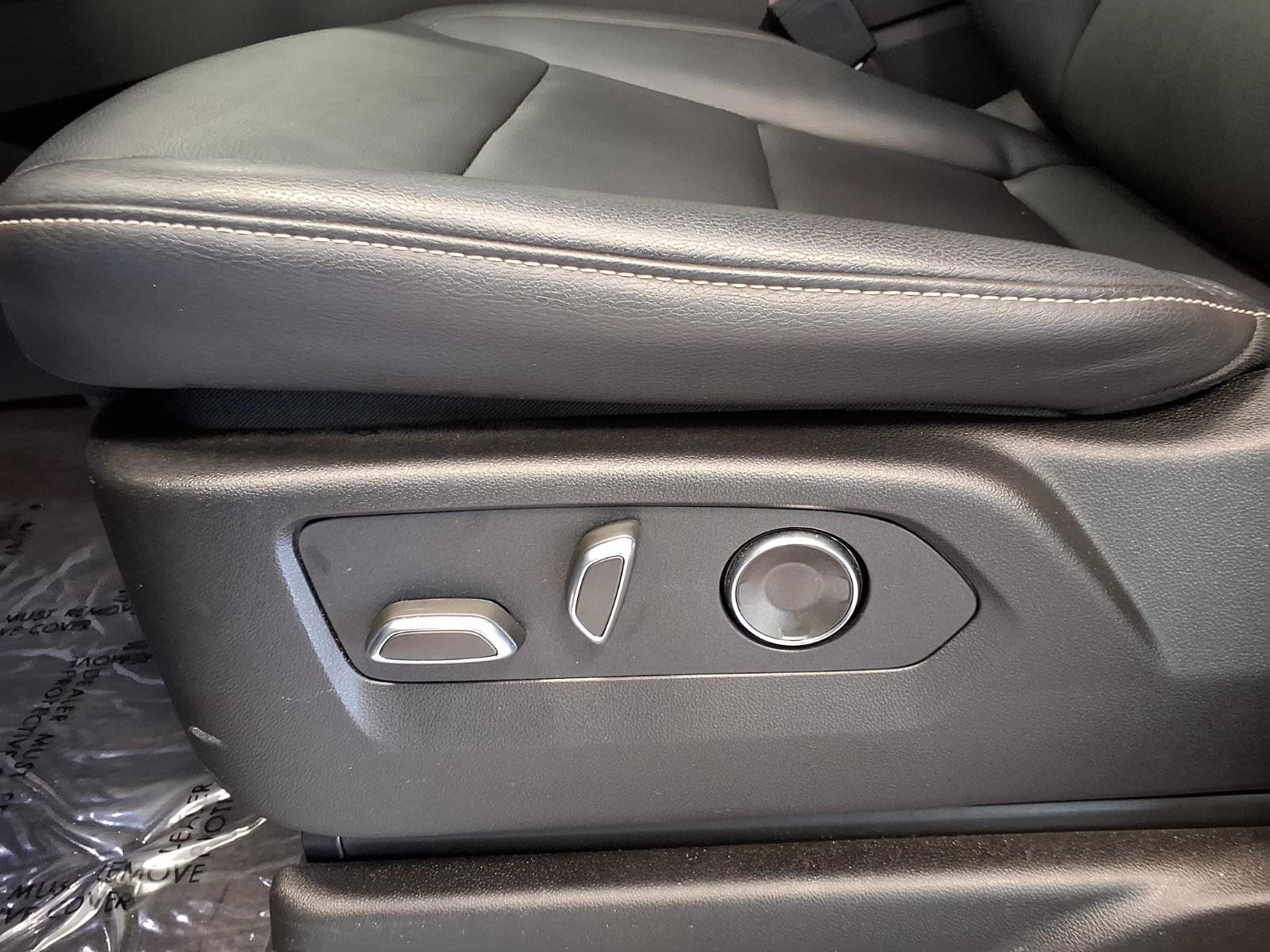 Used 2025 Cadillac Escalade Luxury RWD image 22
