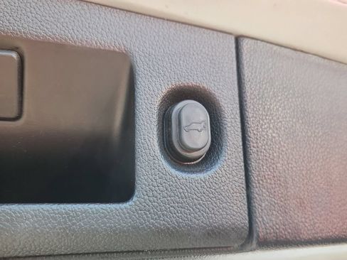 Used 2018 Chevrolet Suburban Premier AWD/4WD image 14