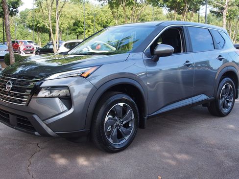 Used 2026 Nissan Rogue SV FWD image 3