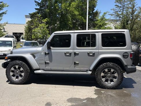 Used 2018 Jeep Wrangler Unlimited Sahara AWD/4WD image 8