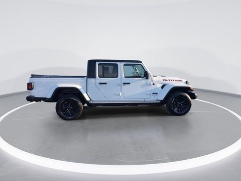 Used 2022 Jeep Gladiator Sport AWD/4WD image 9
