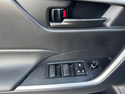 Used 2021 Toyota RAV4 LE image 10