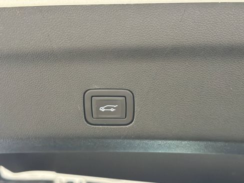 Used 2024 Chevrolet Tahoe Premier image 8