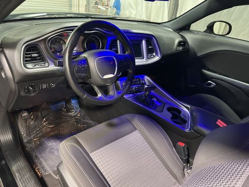 Used 2022 Dodge Challenger SXT image 12