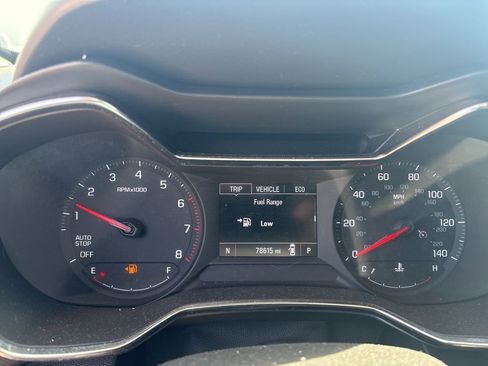 Used 2022 Chevrolet TrailBlazer LT w/ Convenience Package FWD image 5