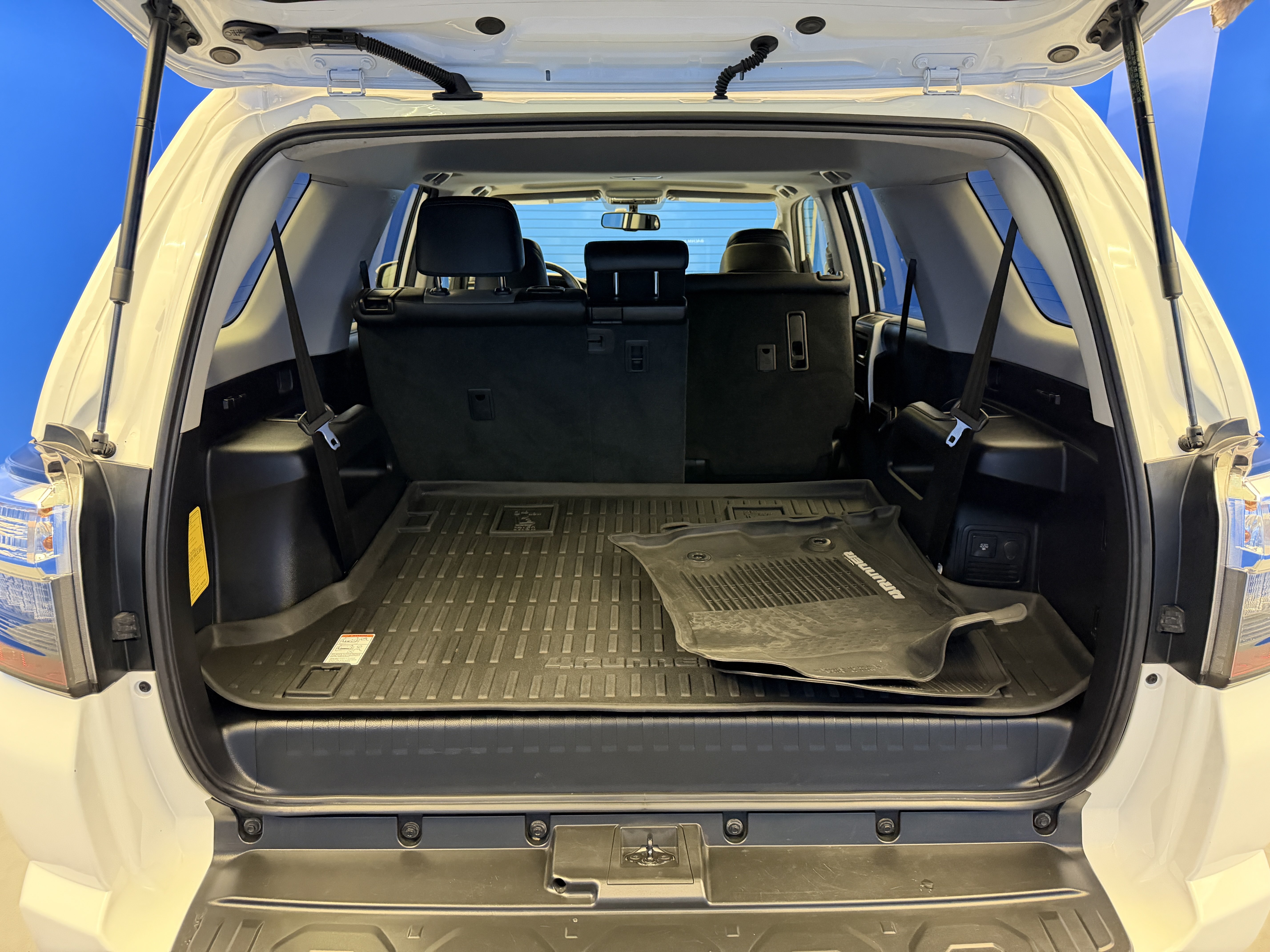 Used 2018 Toyota 4Runner SR5 Premium AWD/4WD image 28