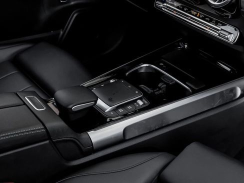 Used 2021 Mercedes-Benz GLB 250 4MATIC w/ Premium Package image 25