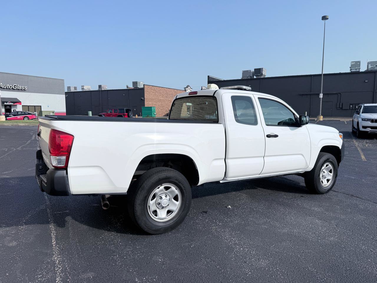 Used 2017 Toyota Tacoma SR AWD/4WD image 5