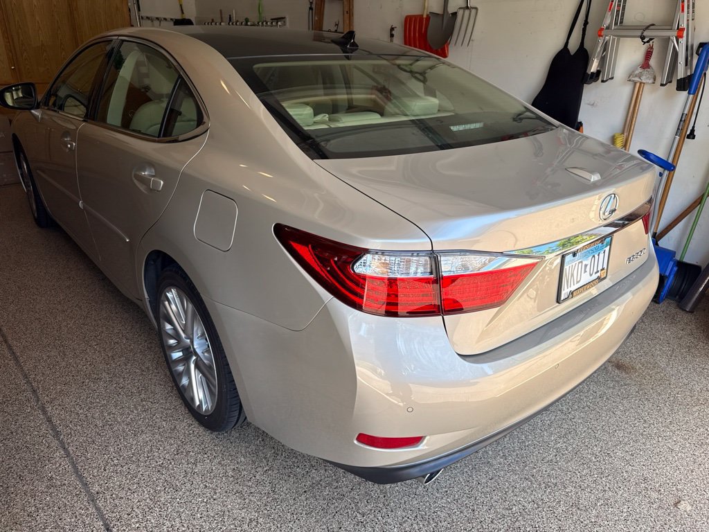 Used 2015 Lexus ES 350 w/ Ultra Luxury Package FWD image 10