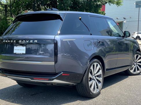 Certified 2025 Land Rover Range Rover SE AWD/4WD image 12
