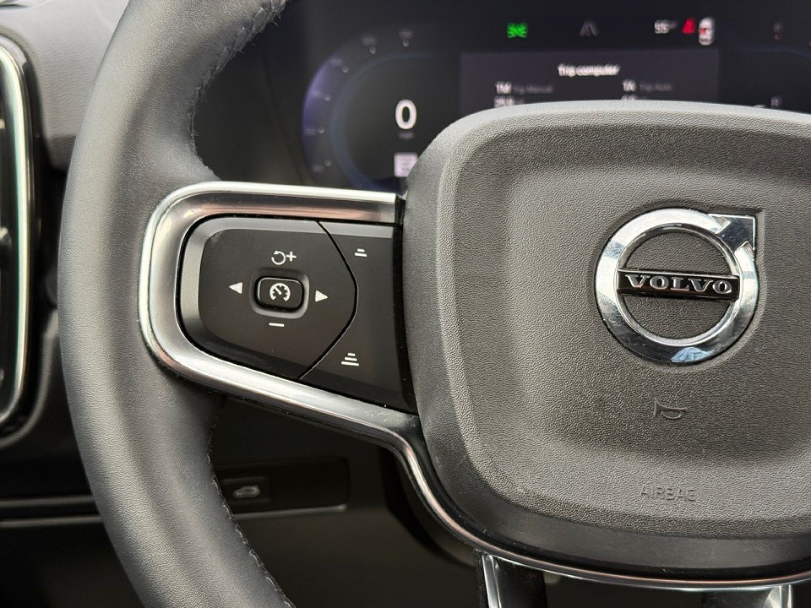 Used 2023 Volvo XC40 B5 Core AWD/4WD image 12
