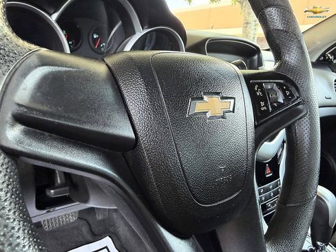 Used 2015 Chevrolet Cruze LS FWD image 18