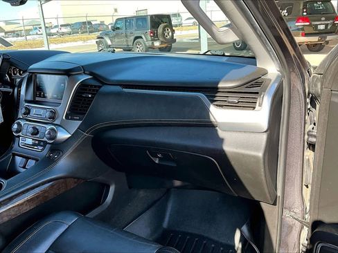 Used 2018 Chevrolet Suburban LT image 16