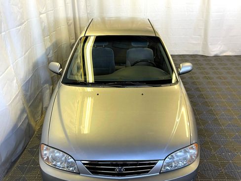Used 2004 Kia Spectra Sedan image 2