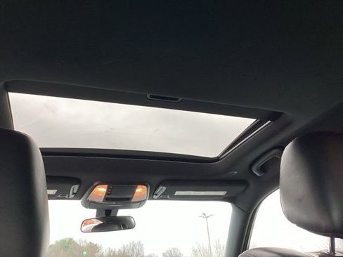 Used 2022 Dodge Charger SXT w/ Leather Interior Group image 8