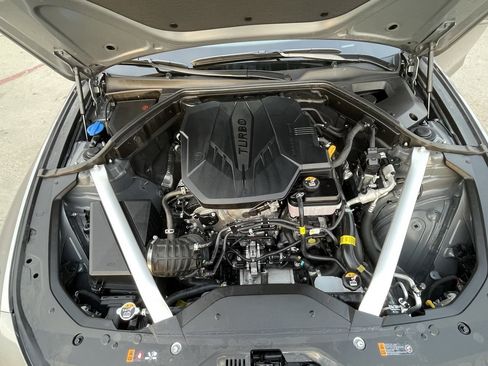 Used 2025 Genesis G70 2.5T image 26