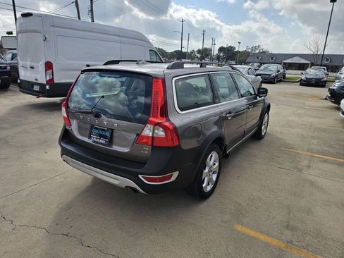 Used 2010 Volvo XC70 T6 image 5