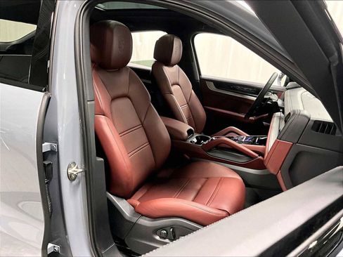 New 2026 Porsche Cayenne image 29