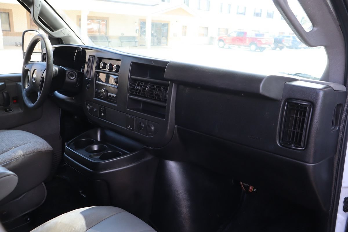 Used 2017 Chevrolet Express 3500 LT RWD image 17