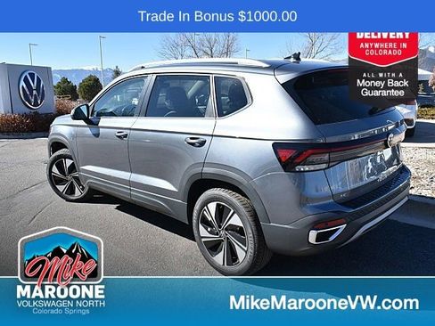 Certified 2025 Volkswagen Taos SE image 4