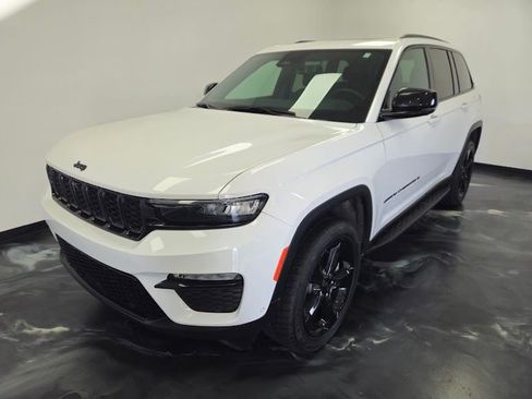Used 2024 Jeep Grand Cherokee Limited w/ Luxury Tech Group II AWD/4WD image 19