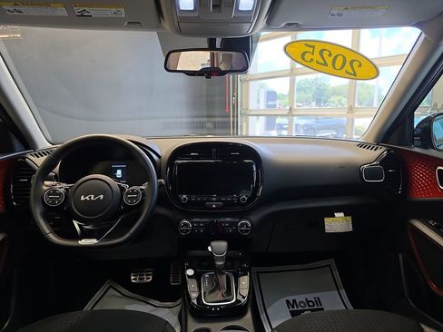 Certified 2025 Kia Soul GT-Line w/ GT-Line Technology Package FWD image 19