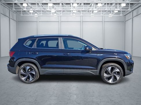 Certified 2023 Volkswagen Taos SE image 7