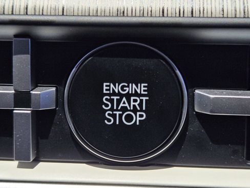 Used 2025 Hyundai Santa Fe Calligraphy FWD image 19