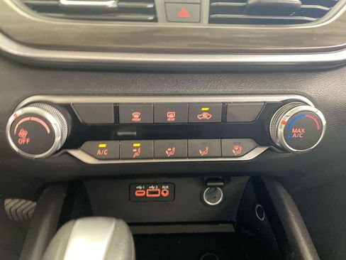 Used 2024 Nissan Altima 2.5 SV FWD image 26