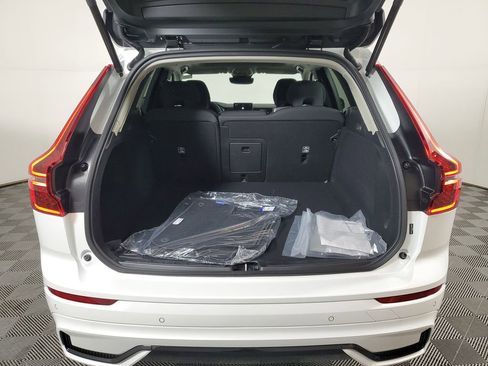 New 2026 Volvo XC60 B5 Core w/ Climate Package image 9