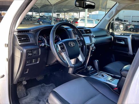 Used 2016 Toyota 4Runner SR5 Premium image 15