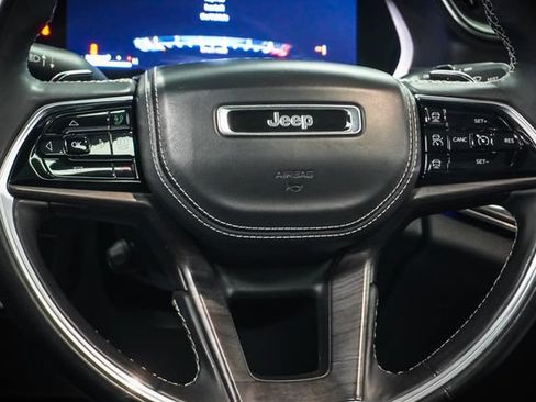 Used 2022 Jeep Grand Cherokee Overland AWD/4WD image 11