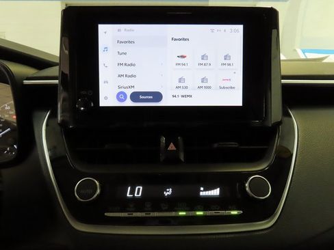 Used 2024 Toyota Corolla LE image 23