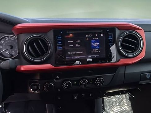 Used 2019 Toyota Tacoma TRD Sport AWD/4WD image 25