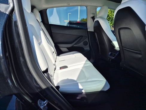 Used 2025 Tesla Model Y Long Range AWD/4WD image 29