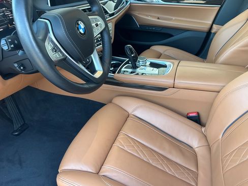 Used 2022 BMW 740i w/ Premium Package image 11
