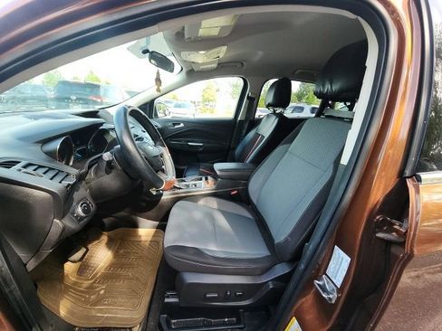 Used 2017 Ford Escape SE w/ SE Cold Weather Package FWD image 19