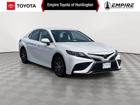 Used 2024 Toyota Camry SE AWD/4WD image 1