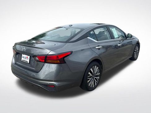 Used 2025 Nissan Altima 2.5 SV FWD image 11